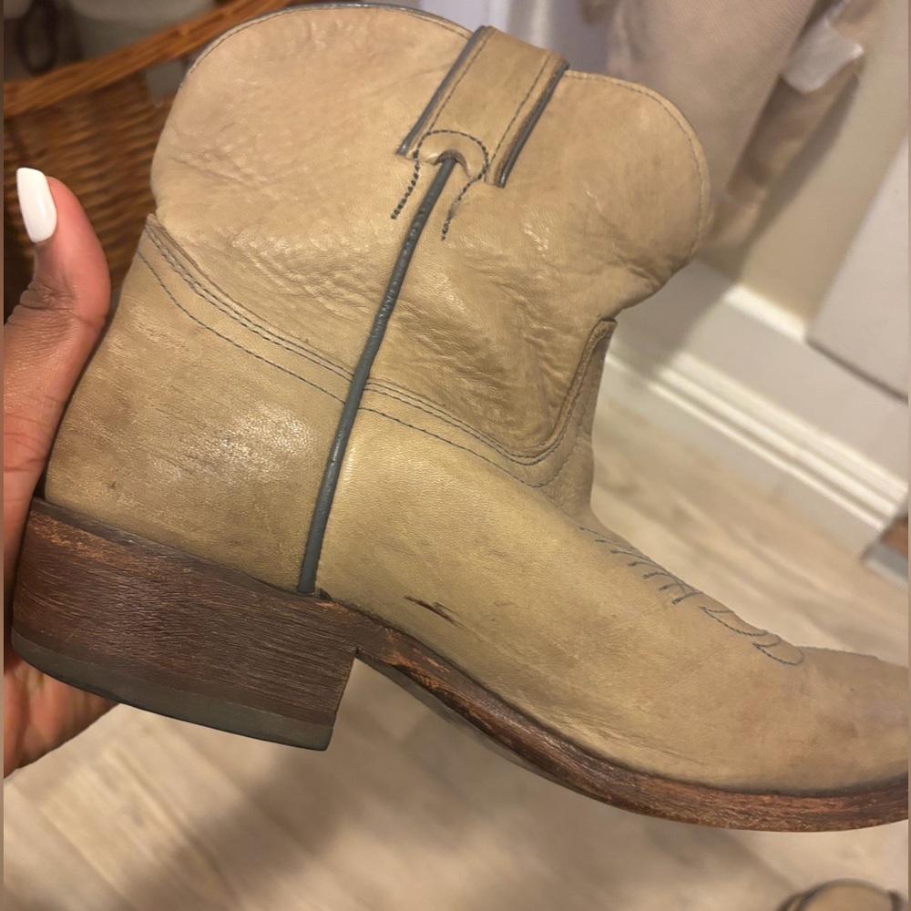 FRYE Billy Short Distressed Boots - Picture 3 of 6